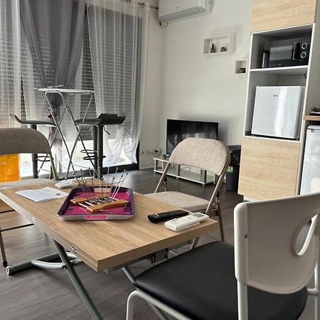 Grand Studio Confortable Et Spacieux Avec Terrasse Вільнев-ле-Маґлон Екстер'єр фото